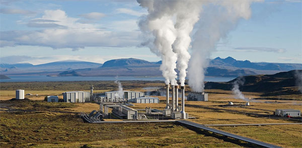 Une centrale géothermique en Islande © Gretar Ívarsson / Wikimedia