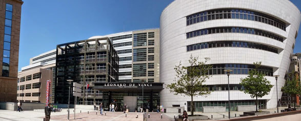 Le site du groupe d'enseignement supérieur Léonard de Vinci, dans le quartier d'affaires de La Défense (92).