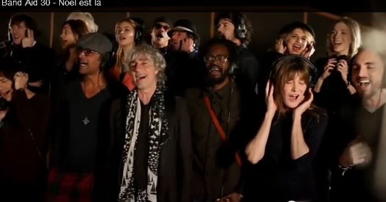 Capture du clip "Noël est là", enregistré par 23 artistes français au profit de la lutte contre Ebola.