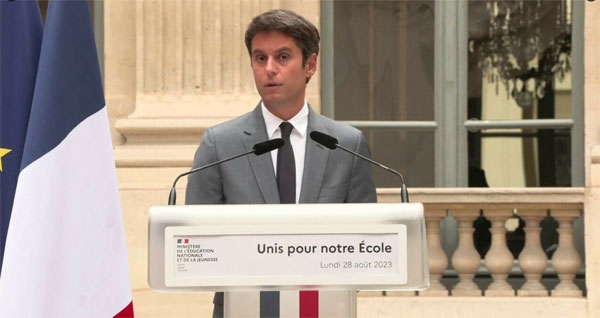 Gabriel Attal annonce le report des épreuves de spécialité lors de la conférence de presse de rentrée le 28 août © X / @GabrielAttal