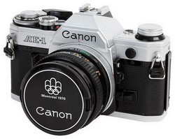 Modèle AE-1 de chez Canon Modèle AE-1 de chez Canon