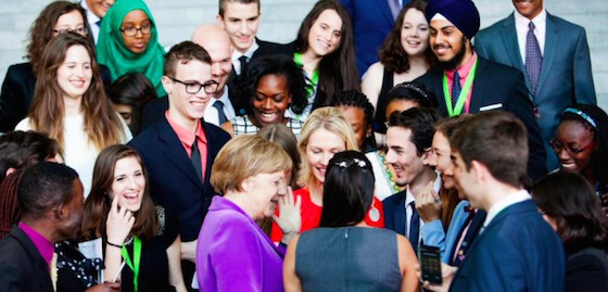 Des jeunes rencontrent Angela Merkel avant le G7 Des jeunes rencontrent Angela Merkel avant le G7