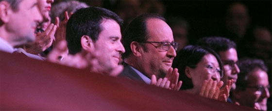François Hollande entouré du Premier ministre et d'autres membres du gouvernement lors des voeux à la jeunesse, le 11 janvier 2016. Photo : Elysée / M. Etchegoyen François Hollande entouré du Premier ministre et d'autres membres du gouvernement lors des voeux à la jeunesse, le 11 janvier 2016. Photo : Elysée / M. Etchegoyen