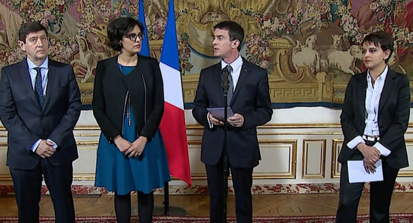 Manuel Valls entouré de la ministre du Travail, de l'Education nationale et du secrétaire d'Etat à la Jeunesse. Crédit Photo : gouvernement.fr