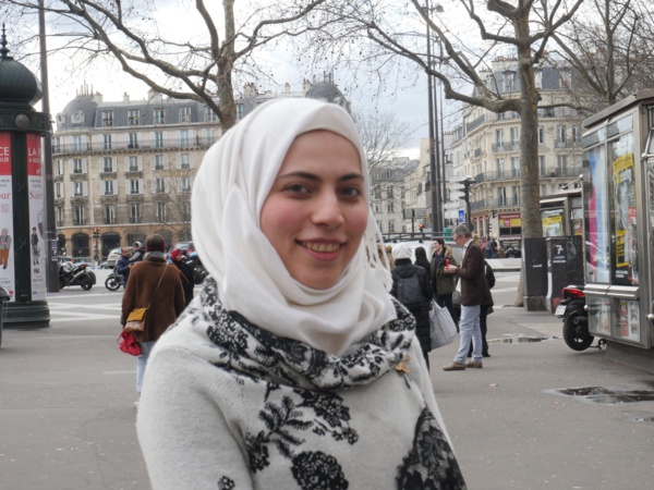 Lujain, place de la Bastille à Paris au mois d'avril 2016 (Crédit photo : A.-L. S)