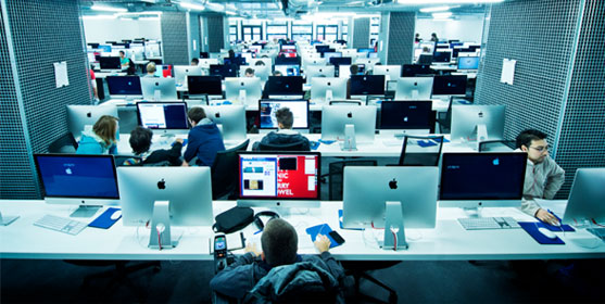 La grande salle où travaillent les étudiants de 42 à Paris. Crédit photo : William Beaucardet