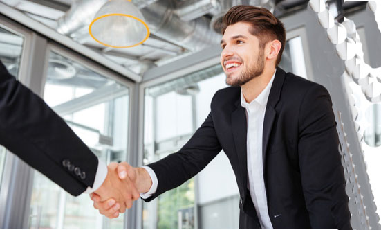 Le contrat d'engagement jeune (CEJ) : un accompagnement intensif jusqu'à l'emploi  Le contrat d'engagement jeune (CEJ) : un accompagnement intensif jusqu'à l'emploi