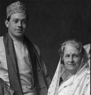 Maria et son fils Mario en Inde, durant la guerre de 39-45.
