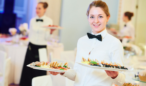 Hôtellerie-restauration : sélection de formations courtes pour insertion rapide