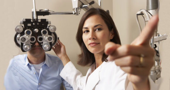 Opticien lunetier : une formation courte pour un métier porteur qui peut mener loin