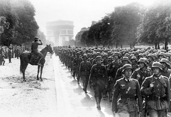 14 juin 1940 : les troupes allemandes occupent Paris © Wikimedia Commons / Bundesarchiv Bild 183-L05487