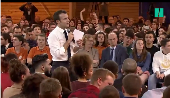 Emmanuel Macron lors de la rencontre avec les jeunes à Etang-sur-Arroux, dans le cadre du grand débat.