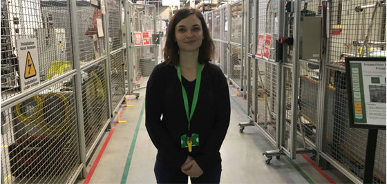 Passionnée par le secteur des énergies et l'électrotechnique, elle ne regrette pas sa réorientation. © SETBT - Schneider Electric