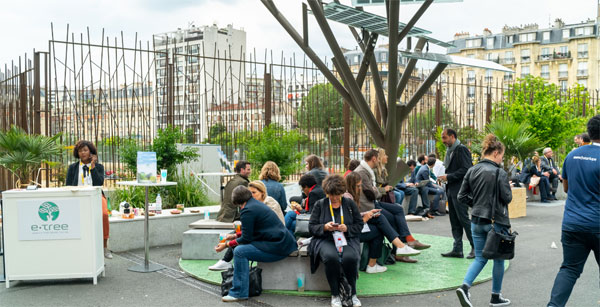 Sous l'arbre solaire connecté "E-Tree" © Meero / Viva Technology 2019 Sous l'arbre solaire connecté "E-Tree" © Meero / Viva Technology 2019