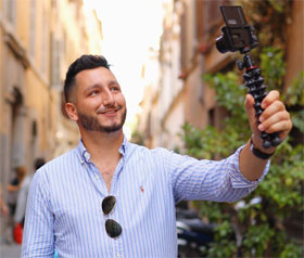 Quentin en tournage © DR reussirmavie.net Quentin en tournage © DR reussirmavie.net