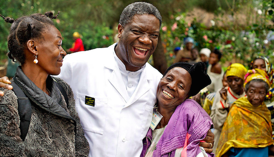 Le Dr Mukwege sur l'affiche du film "L'homme qui répare les femmes, la colère d'Hippocrate".
