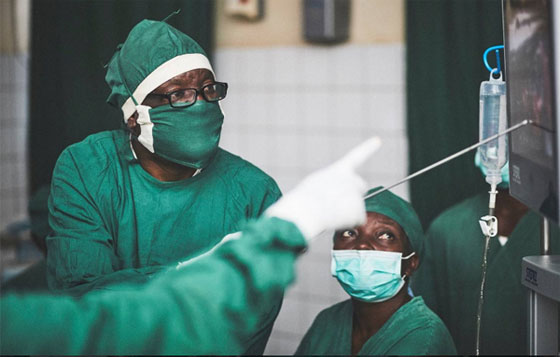 Dr Denis Mukwege : un médecin au secours des victimes de violences sexuelles 