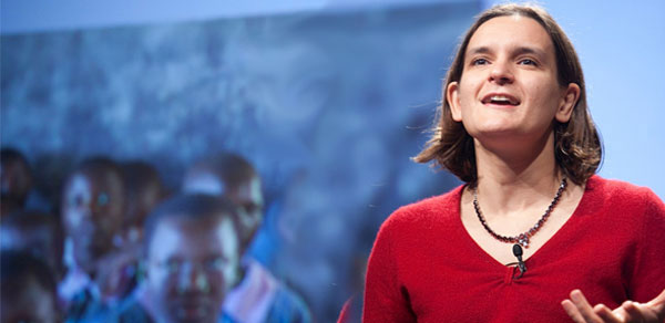 Esther Duflo, lors du Pop!Tech Africa Social Enterprise en 2009 © Wikimédia / Kris Krüg Esther Duflo, lors du Pop!Tech Africa Social Enterprise en 2009 © Wikimédia / Kris Krüg