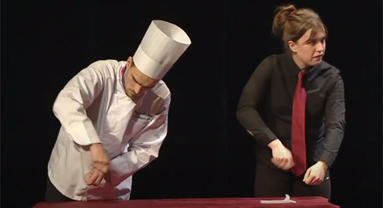 Lors du spectacle de mars 2021 au théâtre de Deauville © capture ecran / Apprentiscene Lors du spectacle de mars 2021 au théâtre de Deauville © capture ecran / Apprentiscene