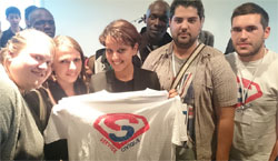 Najat Vallaud-Belkacem avec les volontaires qui ont défilé le 14-Juillet 2014.