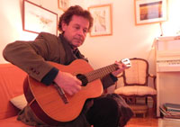 Le dessinateur est aussi musicien. Le dessinateur est aussi musicien.