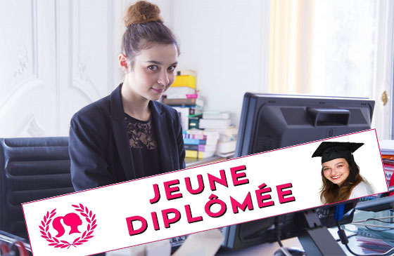 Tiphaine Haas joue le rôle d'Alice dans la websérie "Jeune diplômée".